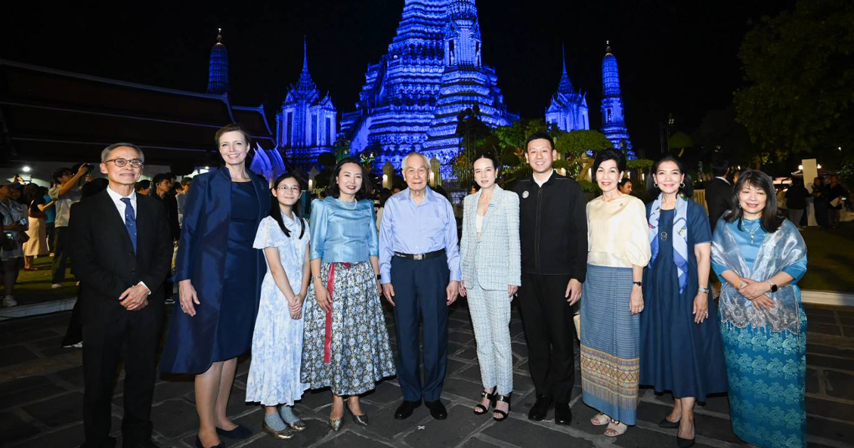 ยูนิเซฟ รวมพลังผู้นำและเยาวชน  เนรมิตพระปรางค์วัดอรุณฯ เป็นสีฟ้า ระลึกถึงวันเด็กสากล ย้ำจุดยืนในการสร้างสิทธิและอนาคตของเด็ก