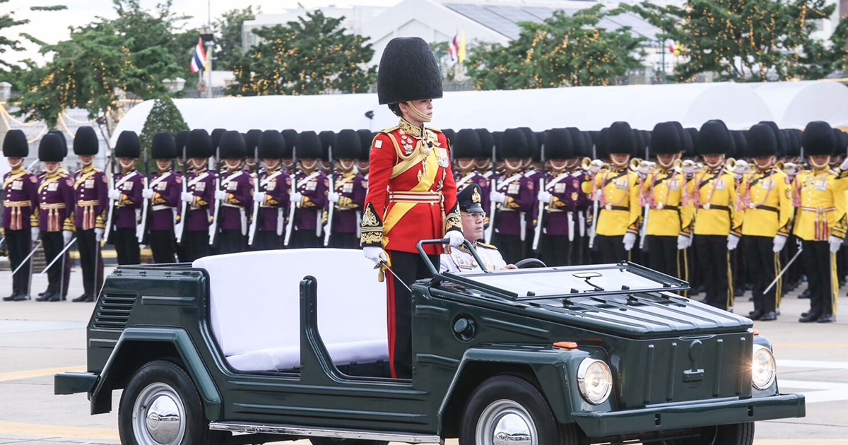 พระราชินี ทรงร่วมซ้อมสวนสนามและถวายสัตย์ปฏิญานตนทหารรักษาพระองค์